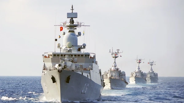 Biên đội tàu Vùng 4 huấn luyện trên biển. (Ảnh: Vùng 4 Hải quân)