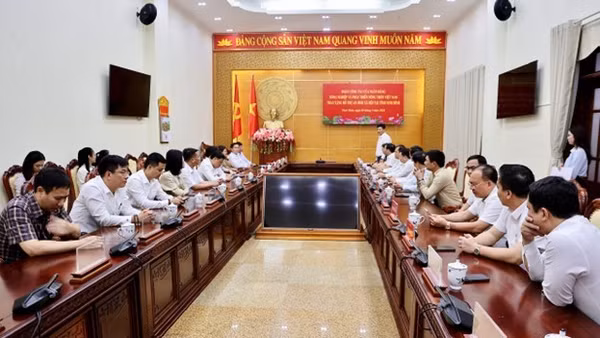 Toàn cảnh buổi làm việc.
