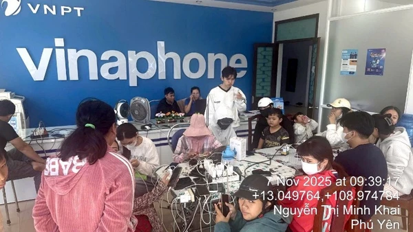 Một điểm sạc miễn phí của VNPT tại xã Sơn Hòa, tỉnh Đắk Lắk ngày 7/11/2025.
