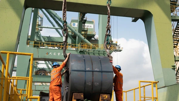 Mười một tháng đầu năm 2025, cảng Sơn Dương đã đón 898 lượt tàu ra vào cảng, lượng bốc dỡ khoảng 22,74 triệu tấn.