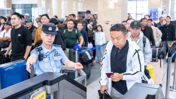 Hành khách qua cửa soát vé đi tàu hỏa cao tốc ở Nội Mông, Trung Quốc. (Ảnh: Tân Hoa xã)