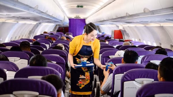 Mỗi chuyến bay là một hành trình trải nghiệm văn hóa bản địa của hành khách.