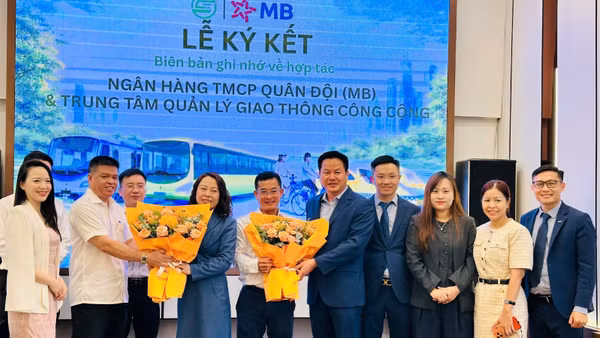 Lễ ký kết giữa đại diện MB và Trung tâm Quản lý Giao thông công cộng Thành phố Hồ Chí Minh.