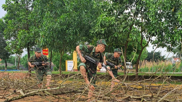Sư đoàn 325 luôn coi trọng tổ chức huấn luyện theo phương châm “Cơ bản, thiết thực, vững chắc”. 