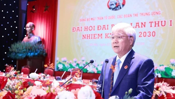 Đồng chí Đỗ Văn Chiến điều hành Đại hội đại biểu Đảng bộ Mặt trận Tổ quốc và các đoàn thể Trung ương lần thứ I, nhiệm kỳ 2025-2030. (Ảnh: Báo Nhân Dân)