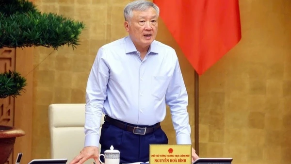 Phó Thủ tướng Thường trực Chính phủ Nguyễn Hòa Bình phát biểu ý kiến tại cuộc họp. (Ảnh: Báo Nhân Dân)