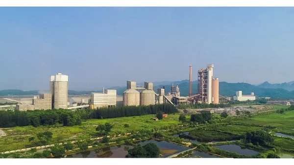 Nhà máy Xi măng VICEM Hạ Long xanh.