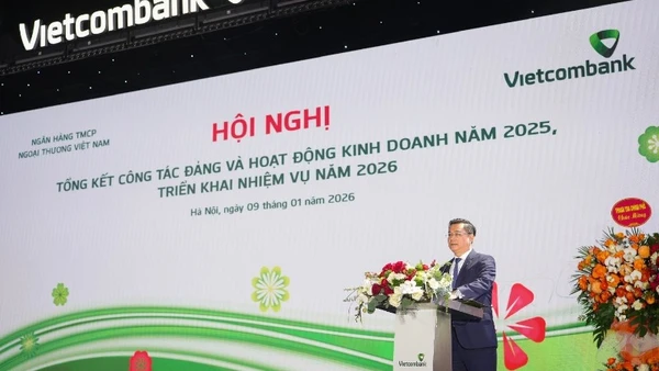 Đồng chí Nguyễn Thanh Tùng, Ủy viên Ban Chấp hành Đảng bộ Chính phủ, Bí thư Đảng ủy, Chủ tịch Hội đồng Quản trị Vietcombank khai mạc Hội nghị tổng kết công tác Đảng và hoạt động kinh doanh năm 2025, triển khai nhiệm vụ năm 2026.