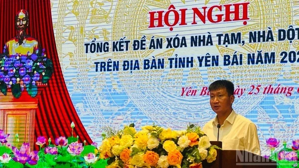 Bí thư Tỉnh ủy Yên Bái Trần Huy Tuấn phát biểu tại hội nghị. (Ảnh: THANH SƠN)