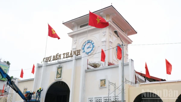 Chỉnh trang tại hàng loạt công trình, tuyến đường mang tính biểu tượng của Thành phố Hồ Chí Minh.