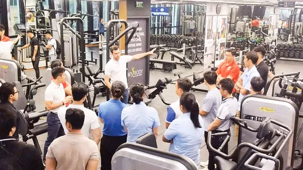 Chuyên gia của EVO Việt Nam hướng dẫn việc huấn luyện thể thao, sơ cứu và hồi phục chấn thương.