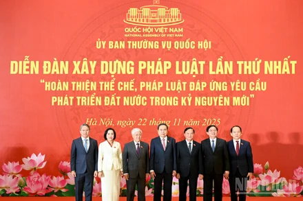 Chủ tịch Quốc hội Trần Thanh Mẫn và các đại biểu dự Diễn đàn. (Ảnh: DUY LINH)