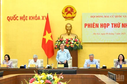 Chủ tịch Quốc hội Trần Thanh Mẫn, Chủ tịch Hội đồng bầu cử quốc gia và các Phó Chủ tịch Hội đồng bầu cử quốc gia chủ trì phiên họp. 