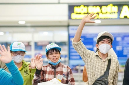 Bản tin thời sự sáng 31/10/2025: Tặng vé máy bay và vé tàu cho người lao động về quê ăn Tết