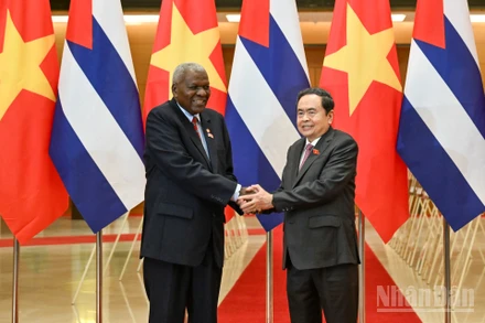 Chủ tịch Quốc hội Trần Thanh Mẫn và Chủ tịch Quốc hội Chính quyền nhân dân, Chủ tịch Hội đồng Nhà nước Cộng hòa Cuba Esteban Lazo Hernandez.