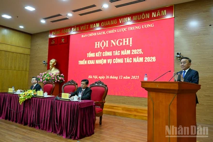 Thường trực Ban Bí thư Trần Cẩm Tú phát biểu chỉ đạo hội nghị. (Ảnh: DUY LINH) 