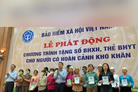 Bản tin thời sự sáng 3/11/2025: Chuẩn bị tặng thẻ bảo hiểm y tế cho người có hoàn cảnh khó khăn