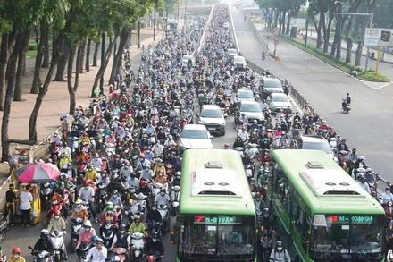 Bản tin thời sự sáng 25/11/2025: Hà Nội sẽ không cấm tuyệt đối xe máy xăng lưu thông trong Vành đai 1