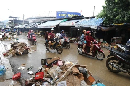 Tại trung tâm xã Diên Khánh, cuộc sống của người dân đang dần trở lại bình thường.