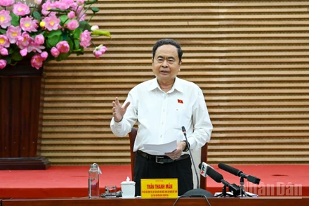 Chủ tịch Quốc hội, Chủ tịch Hội đồng Bầu cử quốc gia Trần Thanh Mẫn phát biểu kết luận buổi làm việc với Ủy ban bầu cử tỉnh Nghệ An. (Ảnh: DUY LINH)