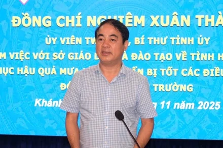 Bí thư Tỉnh ủy Khánh Hòa Nghiêm Xuân Thành yêu cầu ngành giáo dục Khánh Hòa sớm ổn định dạy và học.