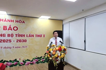 Đồng chí Lâm Đông, Ủy viên Ban Thường vụ Tỉnh ủy, Trưởng Ban Tuyên giáo và Dân vận Tỉnh ủy Khánh Hoà phát biểu tại buổi họp báo.