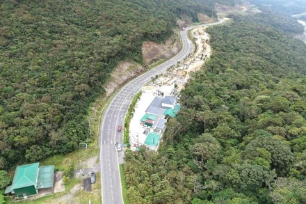 Quốc lộ 27C tuyến đường huyết mạch nối Nha Trang đi Đà Lạt.