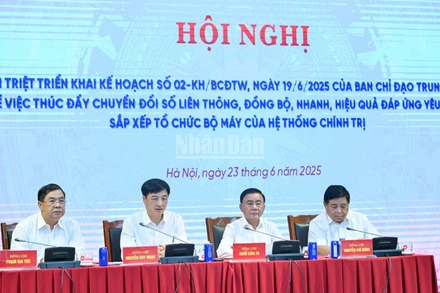 Các đồng chí lãnh đạo Đảng, Nhà nước và các đại biểu chủ trì hội nghị.