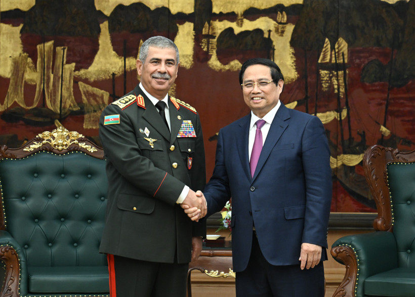 Thủ tướng Phạm Minh Chính đón Thượng tướng Zakir Hasanov, Bộ trưởng Quốc phòng Azerbaijan.