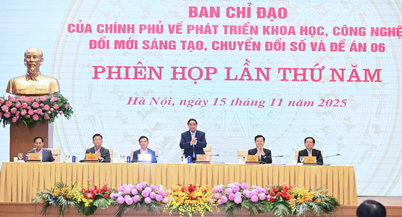 Thủ tướng Phạm Minh Chính, chủ trì phiên họp của Chính phủ về phát triển khoa học, công nghệ, đổi mới sáng tạo, chuyển đổi số và Đề án 06.