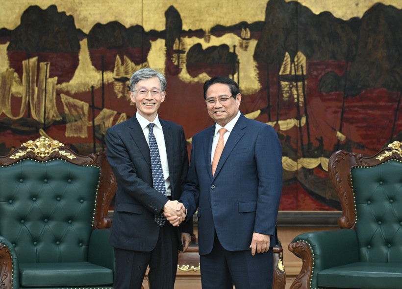 Thủ tướng Phạm Minh Chính đón Phó Tổng Giám đốc IMF Kenji Okamura.