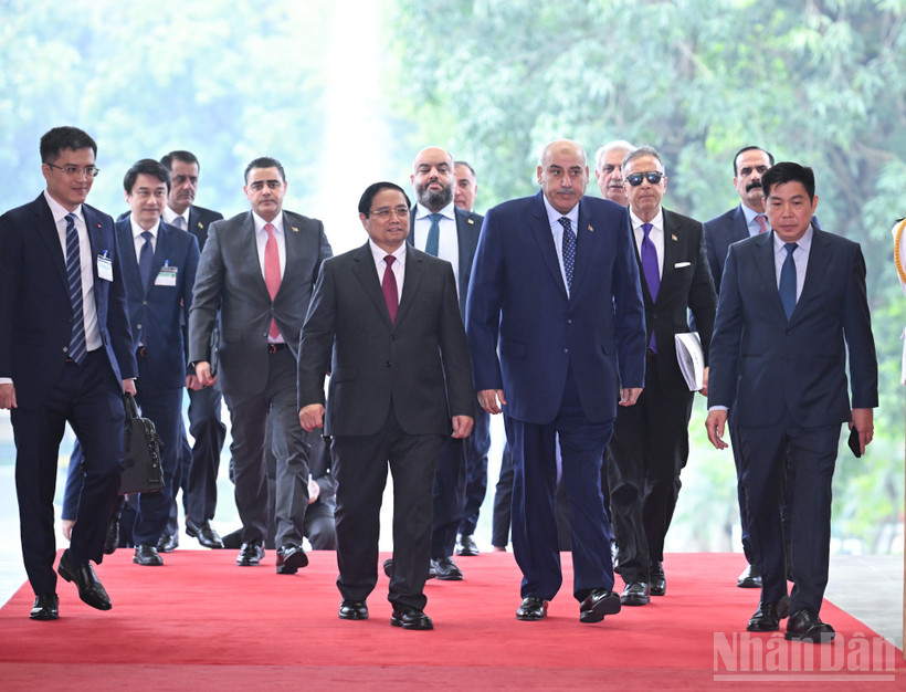 Thủ tướng Phạm Minh Chính đón Chủ tịch Hạ viện Jordan Mazen Turki El Qadi.