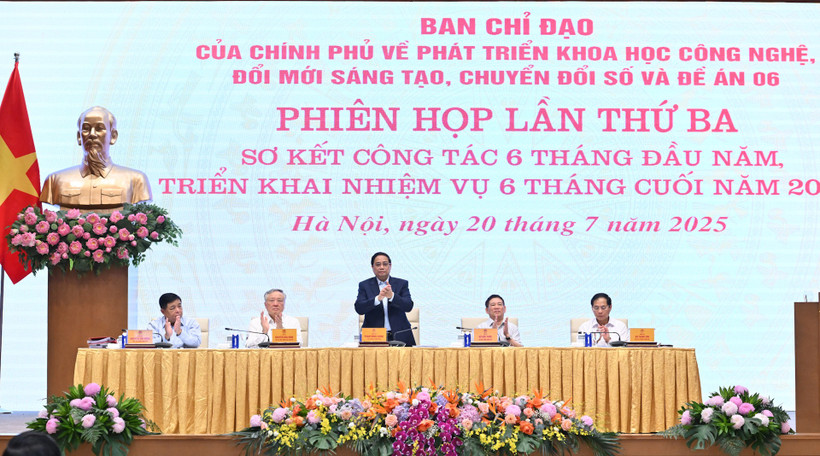 Thủ tướng Phạm Minh Chính dự và chủ trì Phiên họp Ban Chỉ đạo về phát triển khoa học công nghệ, chuyển đổi số và Đề án 06.