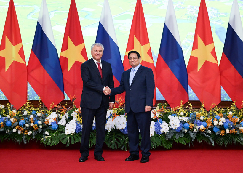 Thủ tướng Phạm Minh Chính và Chủ tịch Duma Quốc gia Quốc hội Liên bang Nga Vyacheslav Volodin.