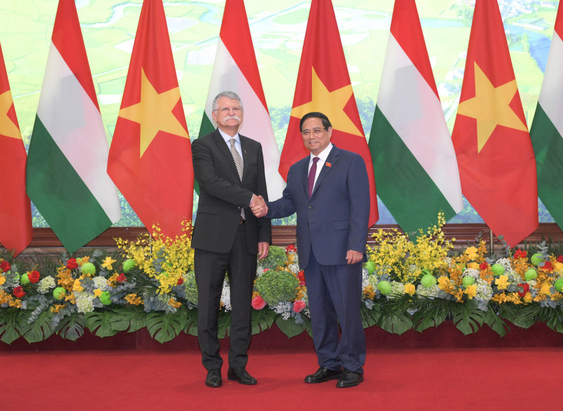 Thủ tướng Phạm Minh Chính và Chủ tịch Quốc hội Hungary Kover Laszlo.