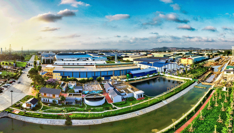 Khu công nghiệp xanh Nam Cầu Kiền có diện tích 263ha, trong đó cây xanh chiếm hơn 30%; cùng 2 công viên nội bộ, hồ sinh thái, Khu tưởng niệm và vườn cây Đại tướng Võ Nguyên Giáp... và tiếp tục thực hiện nâng mức “xanh hóa” trong trong khu công nghiệp lên 40%. 