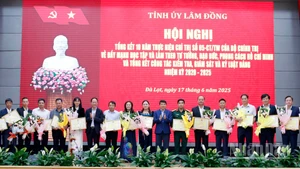 Khen thưởng, biểu dương các tập thể có thành tích xuất sắc trong học tập và làm theo tư tưởng, đạo đức, phong cách Hồ Chí Minh, giai đoạn 2016-2025.