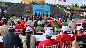 Quang cảnh lễ phát động.