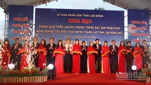 Nghi thức khai mạc triển lãm quy hoạch, trưng bày, giới thiệu sản phẩm OCOP, nông nghiệp tiêu biểu.