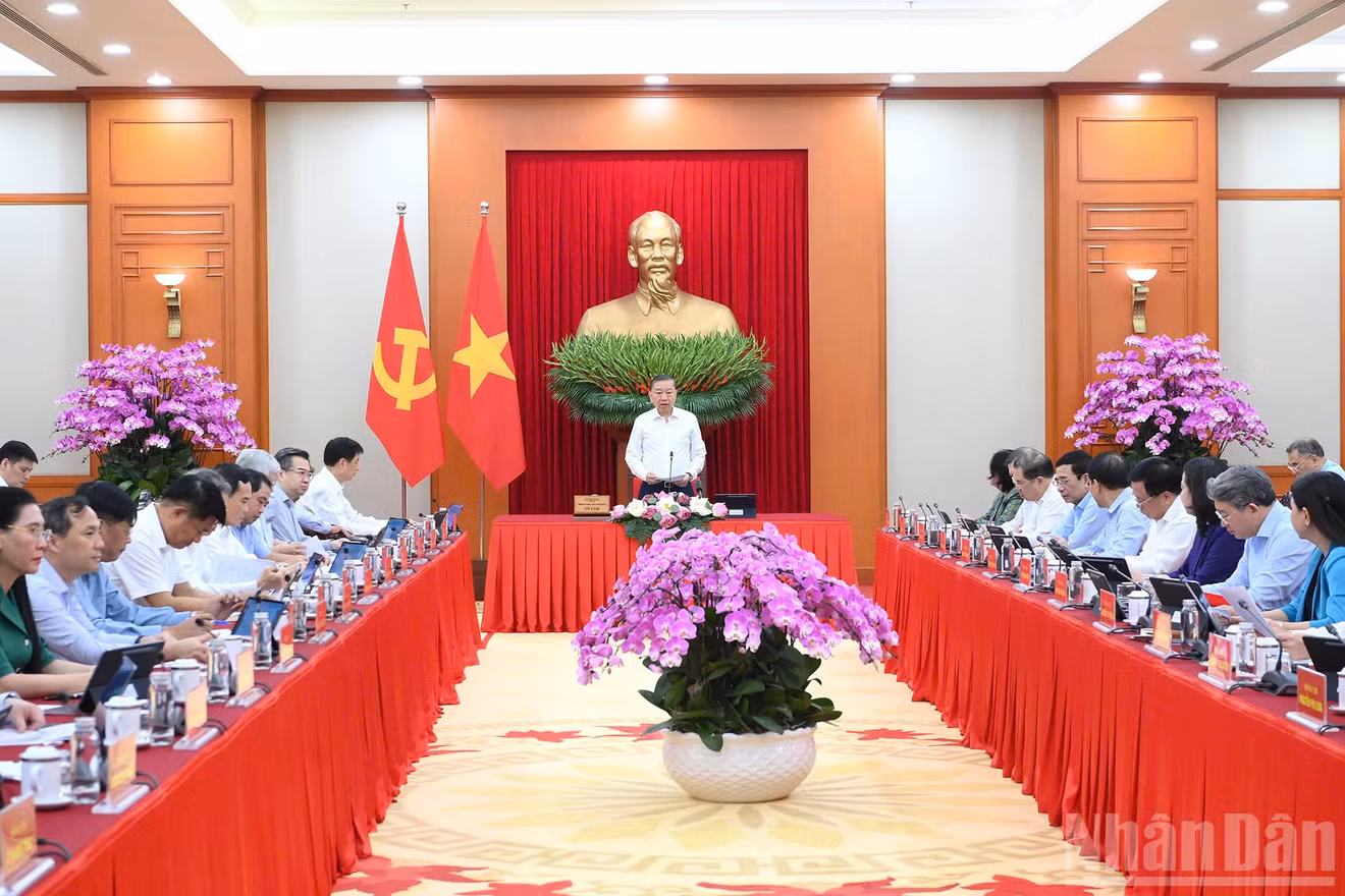 Tổng Bí thư, Chủ tịch nước Tô Lâm chủ trì Phiên họp thứ nhất Ban Chỉ đạo Trung ương về tổng kết thực tiễn và nghiên cứu sửa đổi, bổ sung Điều lệ Đảng. (Ảnh: ĐĂNG KHOA)