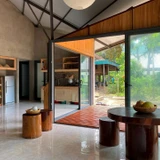 Không gian bên trong Túp House (tỉnh Thanh Hóa) thoáng mát, gọn gàng, hòa hợp thiên nhiên. 