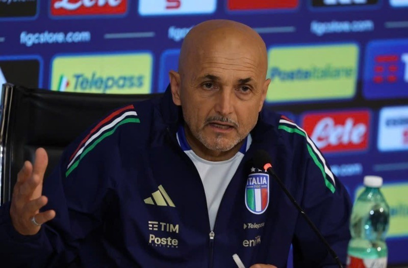 Huấn luyện viên Luciano Spalletti trả lời phỏng vấn sau trận đấu. (Ảnh: Nazionale Italiana di Calcio) gen-n-z6696963040115-20c45a2f1b13f03c4e3a0f0e8f27c282-3287.jpg