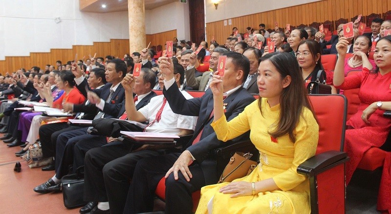 Đại biểu biểu quyết thông qua các mục tiêu, nhiệm kỳ 2025-2030. img-7361.jpg