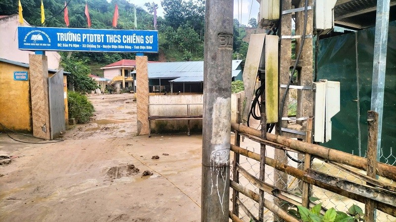 Trường Phổ thông dân tộc bán trú - Trung học cơ sở Chiềng Sơ vốn đã nhiều khó khăn nay lại càng khó khăn hơn do lũ quét. img-7444.jpg