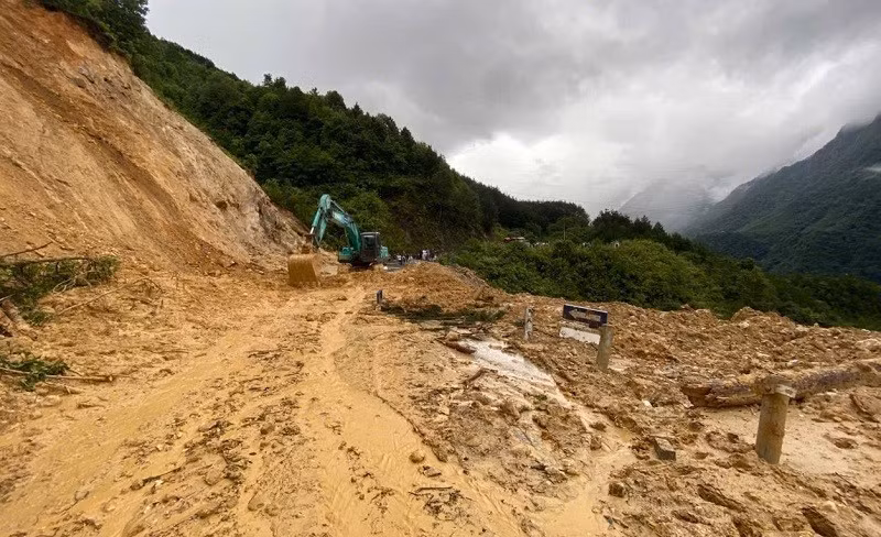 Đoạn đường sạt lở trên Quốc lộ 4D - nơi anh Nguyễn Văn Cường bị nạn.