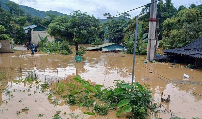 Hiện ở các xã Mường Luân, Na Son tỉnh Điện Biên bị chia cắt do nước lũ. img-7032.jpg