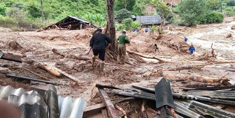 Hàng chục ngôi nhà của người dân ở Na Son, Xa Dung đổ sập do lở đất, lũ quét. img-7016.jpg