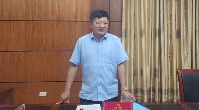 Đồng chí Lê Thành Đô, Chủ tịch Ủy ban nhân dân tỉnh Điện Biên báo cáo tiến độ thực hiện các phần việc chuẩn bị thành lập phân hiệu Đại học Thái Nguyên tại tỉnh Điện Biên. (Ảnh: NGỌC THỦY) img-5469.jpg