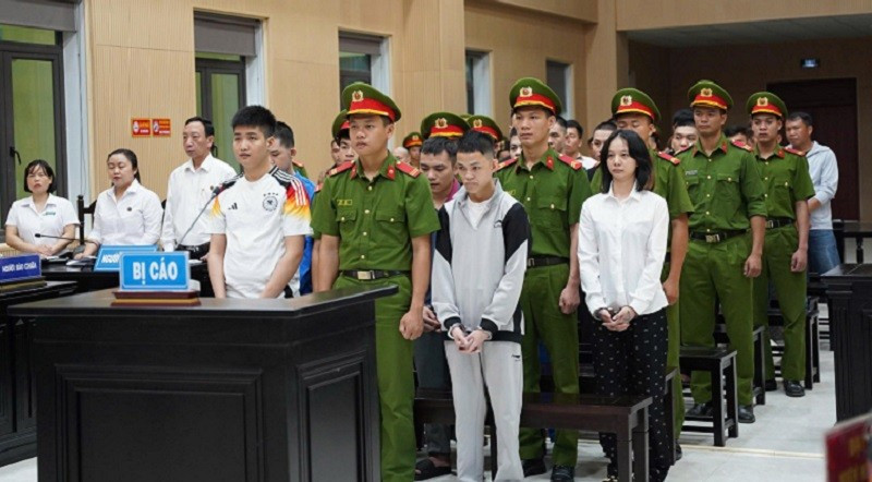 Các bị cáo tại phiên tòa. Ảnh: TRUNG TRANG