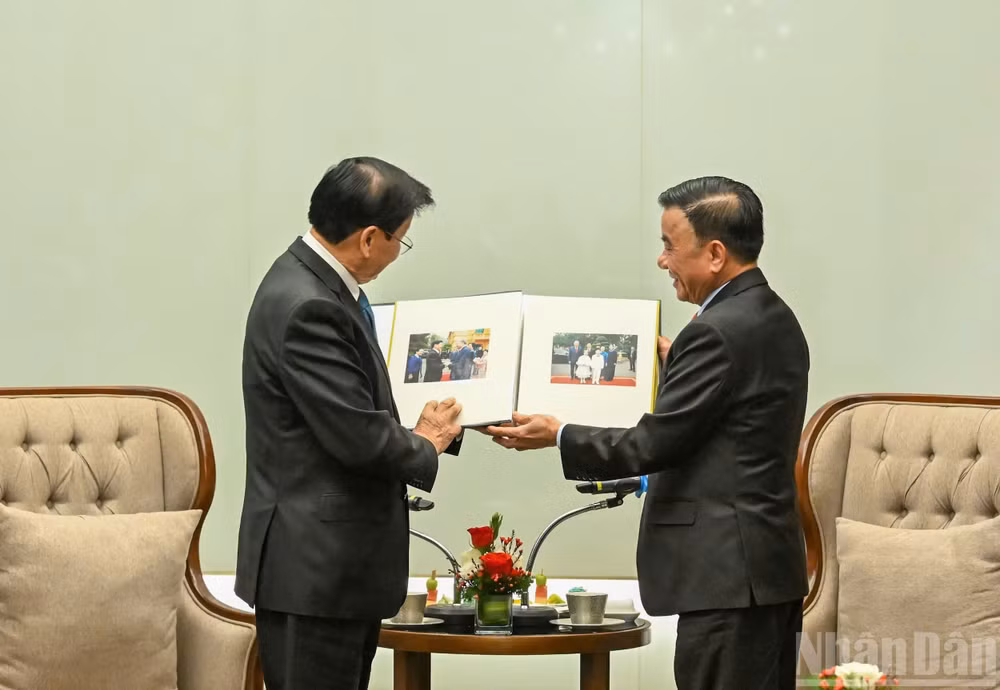 gen-h-tang-qua.jpg
